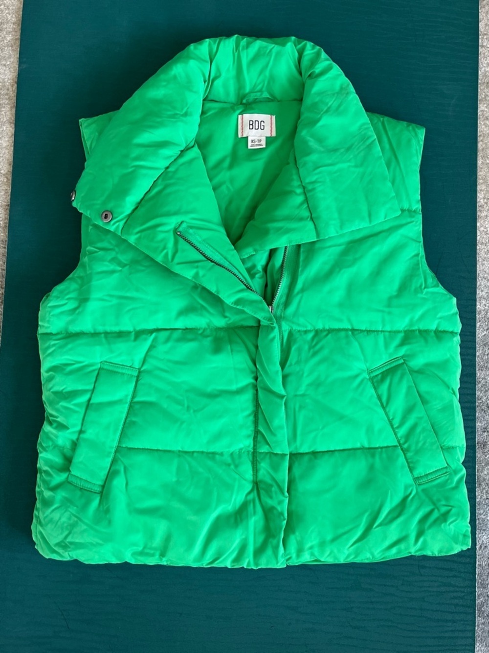 BDG Corrine Puffer Vest Bright Green Urban Outfitters Size XS Zip Puffer Boxy
